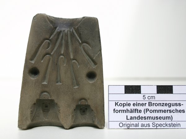 Rekonstruktion eines Bronzeglöckchens - II